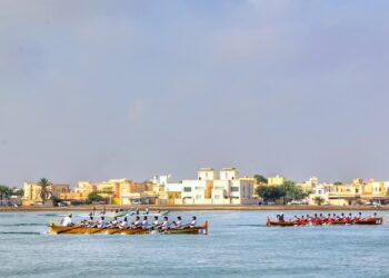 سباق لقوارب التجديف التقليدية فئة ٣٠ قدمًا بشمال الباطنة