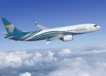 الطيران العماني يستلم خامس طائرة جديدة من طراز بوينج 737 ماكس 8 من CDB Aviation