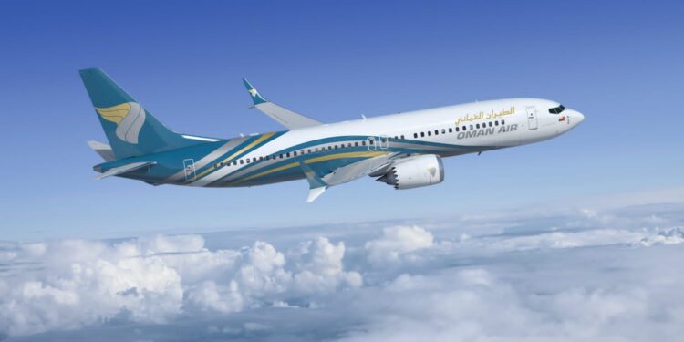 الطيران العماني يستلم خامس طائرة جديدة من طراز بوينج 737 ماكس 8 من CDB Aviation
