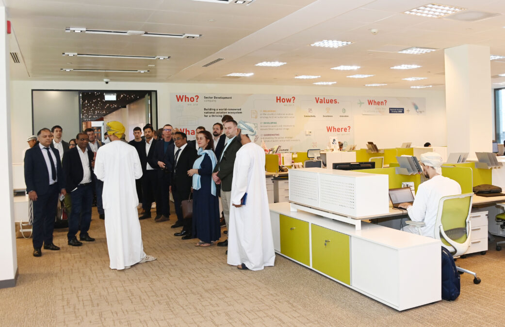 <br>وفد من المستثمرين البريطانيين يزور صالة "استثمر في عُمان" 3 6D55D9D4 98C7 4C0F 95A7 C2322414F950