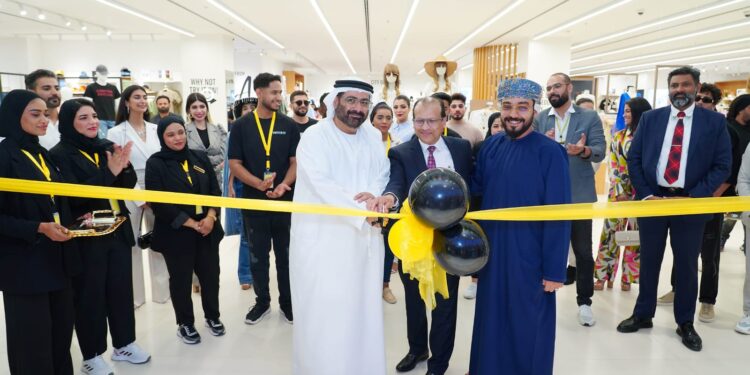 مجموعة شرف تفتتح متجرين جديدين لـ ‎ ‎فور ايفر 21‏ في مسقط، عمان