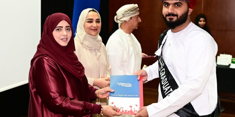 جمعية دار العطاء تحتفل بتخريج 95 مساعدًا صحيًّا ضمن برنامجها “تمكين”