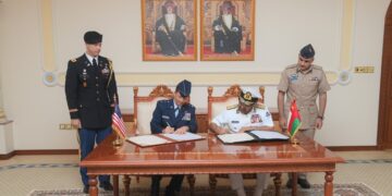 وزارة الدفاع والحرس الوطني بولاية أريزونا الأمريكية يوقعان على برنامج (شراكة)