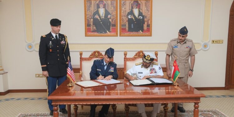 وزارة الدفاع والحرس الوطني بولاية أريزونا الأمريكية يوقعان على برنامج (شراكة)