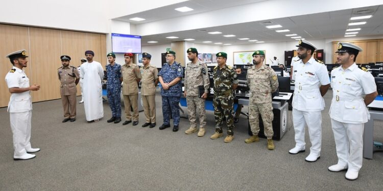 <br>قائد مركز العمليات البحري الموحد يزور مركز الأمن البحري<br> 1 قائد مركز العمليات البحري الموحد يزور مركز الأمن البحري