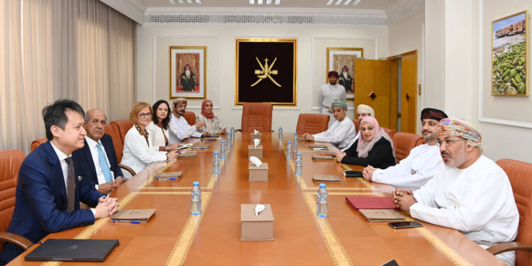 رئيس وحدة متابعة تنفيذ رؤية “عُمان 2040” يلتقي المدير العام لمنظمة الوايبو