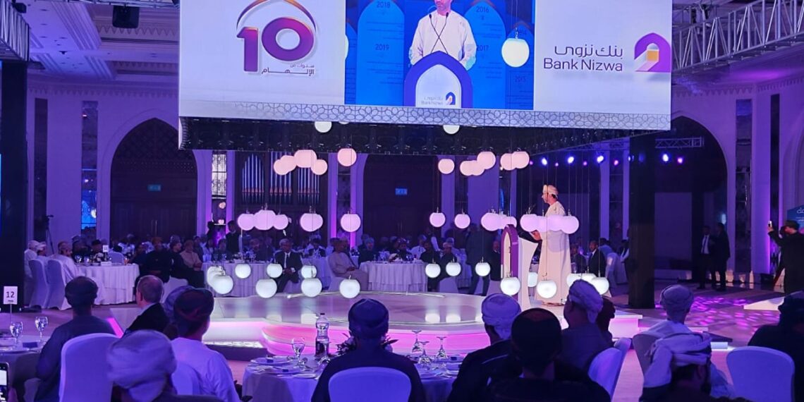 بنك نزوى يحتفي بمرور عشرة أعوام من النمو والابتكار والتميز في قطاع الصيرفة الإسلامية 1 A6082616 6C52 4884 BA21 044950578BA1