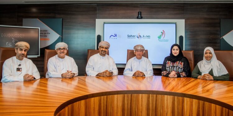 صحار الدولي يواصل التزامه بدعم قطاع الرعاية الصحية في السلطنة