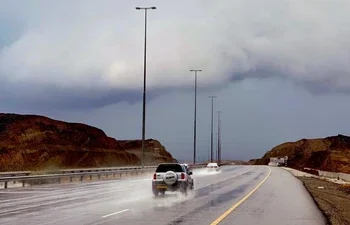 استمرار تكون السحب الركامية و أمطار متفاوتة الغزارة