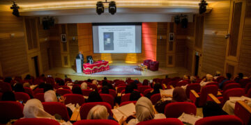 بدء أعمال ندوة علم الأمراض الجلدية وأمراض الغدة الدرقية بجامعة السُّلطان قابوس 