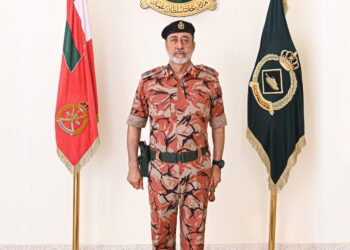 جلالة القائد الأعلى يتفضل بزيارة سامية لمدرعات سلطان عُمان