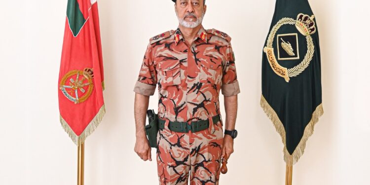 جلالة القائد الأعلى يتفضل بزيارة سامية لمدرعات سلطان عُمان