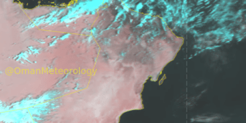 استمرار تشكل السحب الركامية على جبال الحجر وبحر عمان