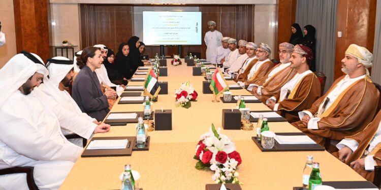 سلطنة عُمان والإمارات تعقدان جلسة مباحثات رسمية حول تعزيز التعاون للقضايا البيئية