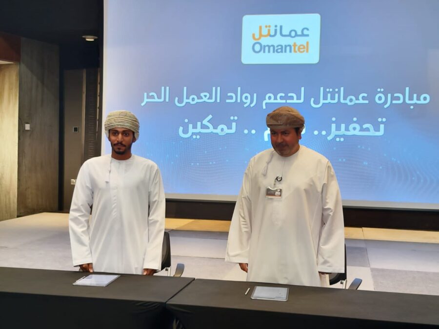 عمانتل توقع اتفاقيات إسناد عقود مع مجموعة من الشباب العماني ورواد العمل الحر 6 44A7ADDC F425 4386 891D 7ACC8152EAAC
