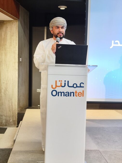 عمانتل توقع اتفاقيات إسناد عقود مع مجموعة من الشباب العماني ورواد العمل الحر 4 7048B197 EEFB 4EDE 8BB5 708DBDDABAD7