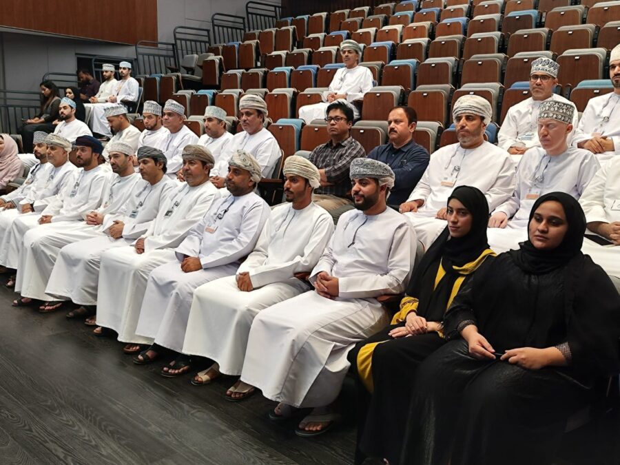 عمانتل توقع اتفاقيات إسناد عقود مع مجموعة من الشباب العماني ورواد العمل الحر 2 8211EC1B 0D2E 4E0D A798 D930AC6F01CA