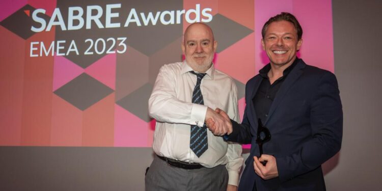 أصداء بي سي دبليو تحصد لقب “شركة العام في منطقة الشرق الأوسط” خلال حفل توزيع “جوائز سيبر أوروبا والشرق الأوسط وإفريقيا 2023”