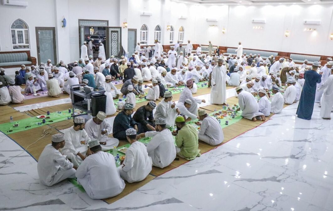 إفطار جماعي في مجلس حلة الحصن بولاية الخابورة 7 CD07515B 0B1F 4567 BCDD 51BB91411439