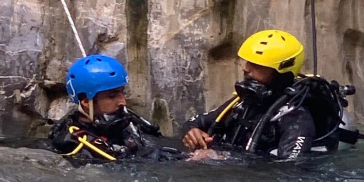 لليوم الثاني على التوالي.. فرق الإنقاذ تواصل عمليات البحث عن الغريق في مجرى وادي ضيقة بولاية دماء و الطائيين