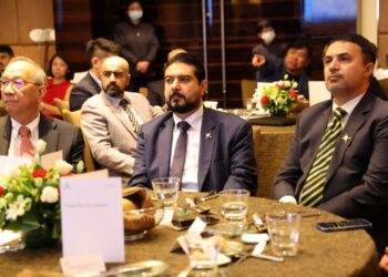 الوفد العُماني يختتم زيارته لجمهورية سنغافورة