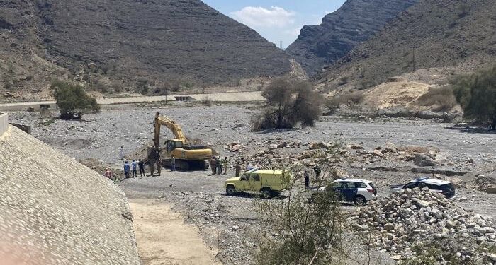 وفاة 3 عمّال إثر انهيار أتربة عليهم بجنوب الباطنة