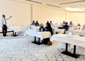 انطلاق برنامج الدورة الدولية لإعداد الاطباء البيطريين لسباقات القدرة والتحمل بمسقط