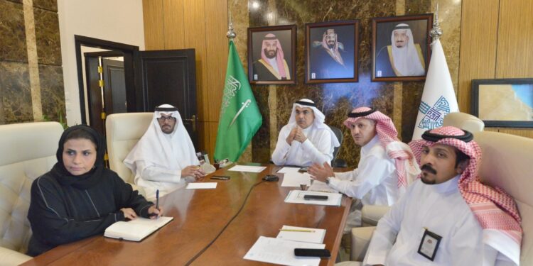 أمين الشرقية يناقش خطة برنامج معالجة التشوه البصري بالمنطقة