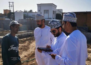 حملة تفتيشية مكثفة على مباني قيد الإنشاء بالخابورة