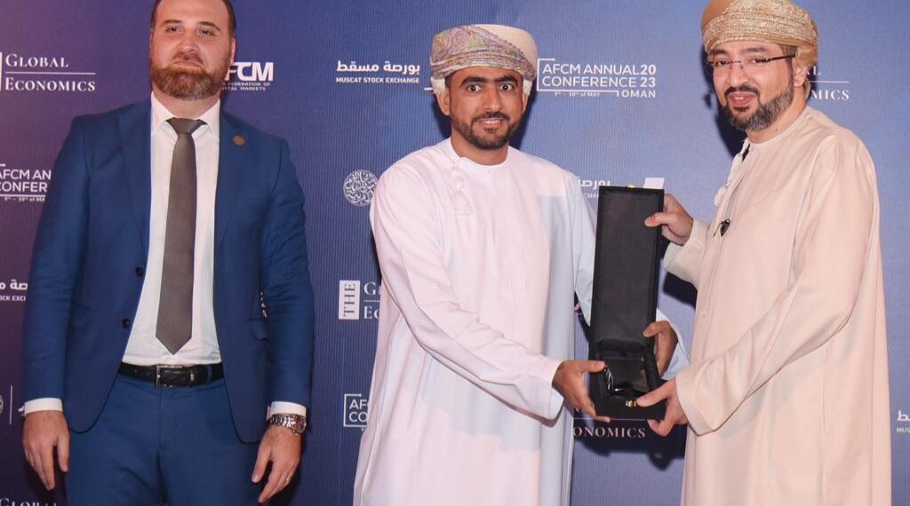 بنك مسقط يفوز بجائزتين مرموقتين من اتحاد أسواق المال العربية 1 بنك مسقط يفوز بجائزتين مرموقتين من اتحاد أسواق المال العربية