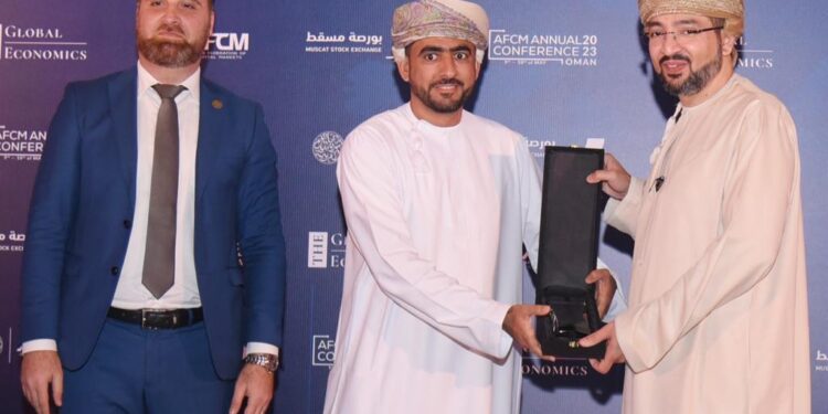 بنك مسقط يفوز بجائزتين مرموقتين من اتحاد أسواق المال العربية 