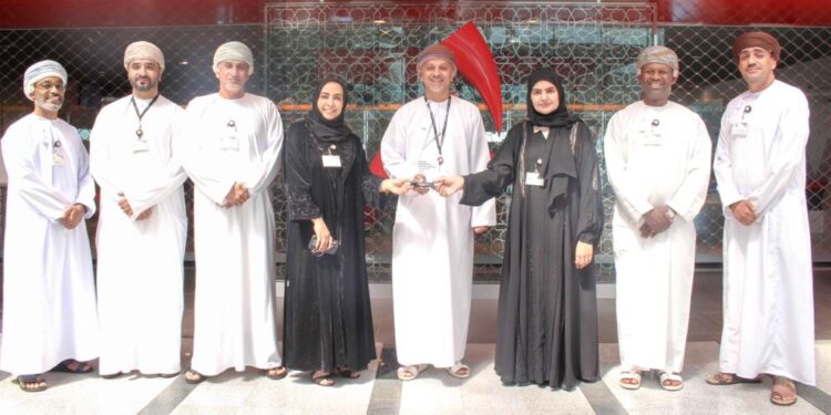 بنك مسقط يحصد جائزة أفضل بنك في تقديم الخدمات والتسهيلات المصرفية للأفراد 