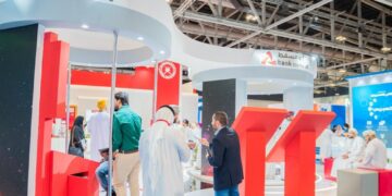 بنك مسقط يستعرض خدماته المصرفية الرقمية للأفراد والشركات في معرض كومكس 