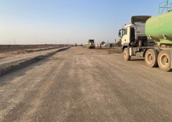 العمل مستمرًا في ازدواجية طريق الخابورة/ الغيزين