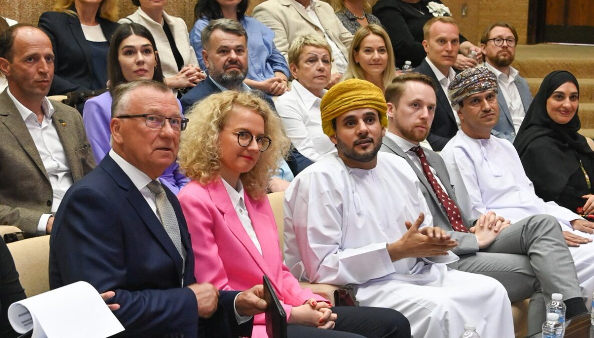 منتدى الأعمال العُماني الليتواني يبحث توسيع قاعدة الأعمال التجارية بين الجانبين 3 IMG 4946