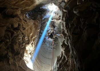 كهف بركة الشرف.. رحلة جيولوجية عبر الزمان بمحافظة الداخلية