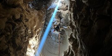 كهف بركة الشرف.. رحلة جيولوجية عبر الزمان بمحافظة الداخلية