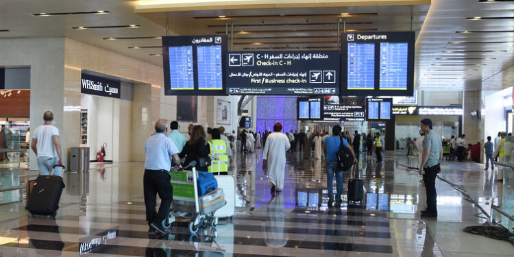 ارتفاع أعداد القادمين عبر مطارات سلطنة عُمان بنسبة 94 بالمائة