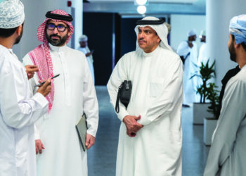 أمين عام المجلس الأعلى للشباب والرياضة البحريني يطلع على تجربة مركز الشباب العماني