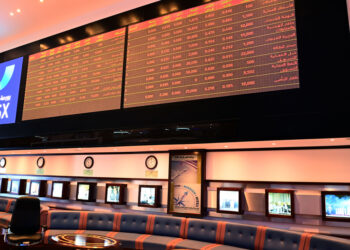 الأسهم القيادية تضغط على مؤشرات بورصة مسقط وتدفعها للهبوط