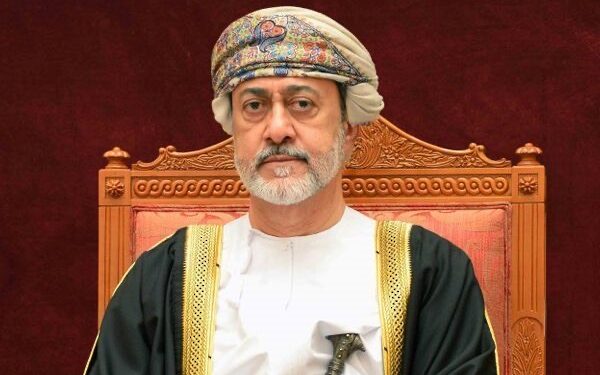 مواطنون من كافة محافظات وولايات السلطنة يتقدمون بطلب إلى المقام السامي بالنظر في تمليك أراضي الانتفاع 1 مواطنون من كافة محافظات وولايات السلطنة يتقدمون بطلب إلى المقام السامي بالنظر في تمليك أراضي الانتفاع