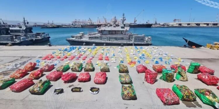 ضبط 9 أشخاص بحوزتهم كمية كبيرة من مخدر القات في ظفار