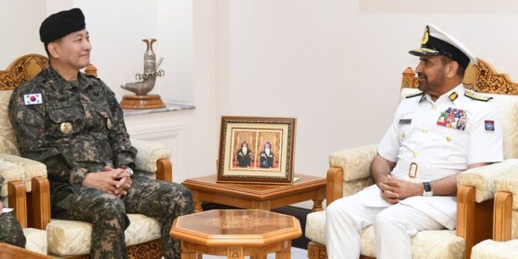 رئيس أركان قوات السُّلطان يستقبل رئيس هيئة الأركان المشتركة بجمهورية كوريا