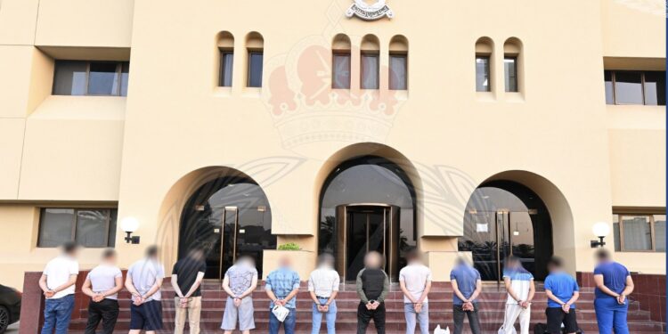 إيقاف مجموعة أشخاص من جنسيات عربية بتهمة الاتجار بالبشر