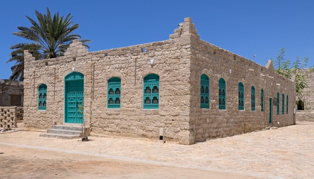 تواصل أعمال ترميم مشروع تطوير المنطقة التراثية القديمة بمنطقة الحافة