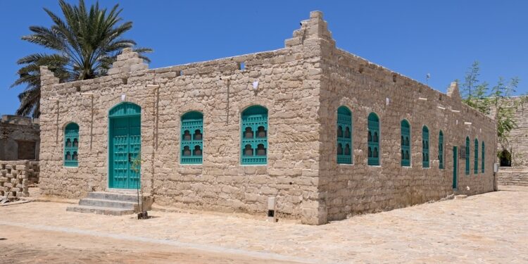 تواصل أعمال ترميم مشروع تطوير المنطقة التراثية القديمة بمنطقة الحافة 1 تواصل أعمال ترميم مشروع تطوير المنطقة التراثية القديمة بمنطقة الحافة