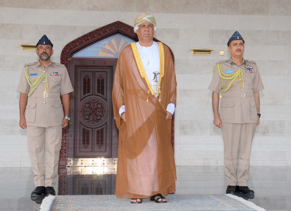 سلاح الجو السلطاني العُماني يحتفل بتخريج دفعة من الجنود والمجندات المستجدين 2 IMG 6368