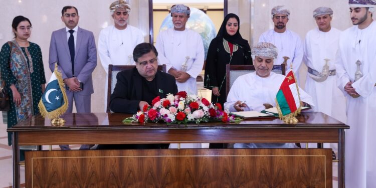 توقيع مذكرة تفاهم بين الأكاديمية الدبلوماسية العُمانية وأكاديمية الخدمات الأجنبية التابعة لوزارة الخارجية الباكستانية 1 توقيع مذكرة تفاهم بين الأكاديمية الدبلوماسية العُمانية وأكاديمية الخدمات الأجنبية التابعة لوزارة الخارجية الباكستانية