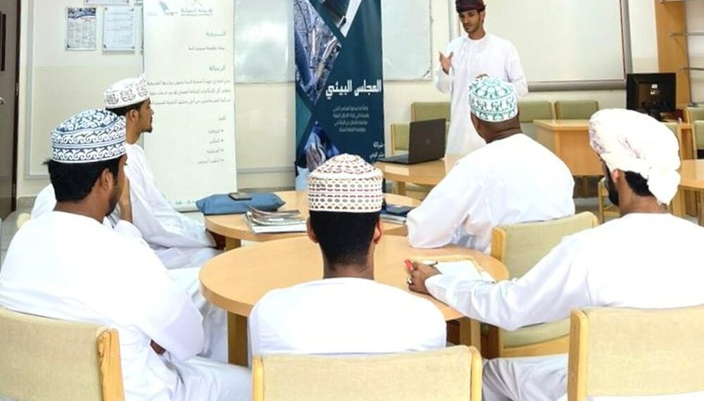 بحث القضايا والتحديات البيئية بالتعاون مع طلبة مؤسسات التعليم العالي بشمال الشرقية