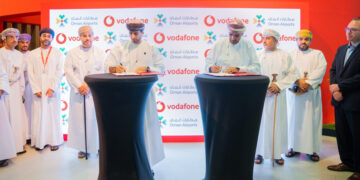 “مطارات عمان” توقع اتفاقية توفير خدمة الجيل الخامس في مطار مسقط الدولي ومطار صلالة